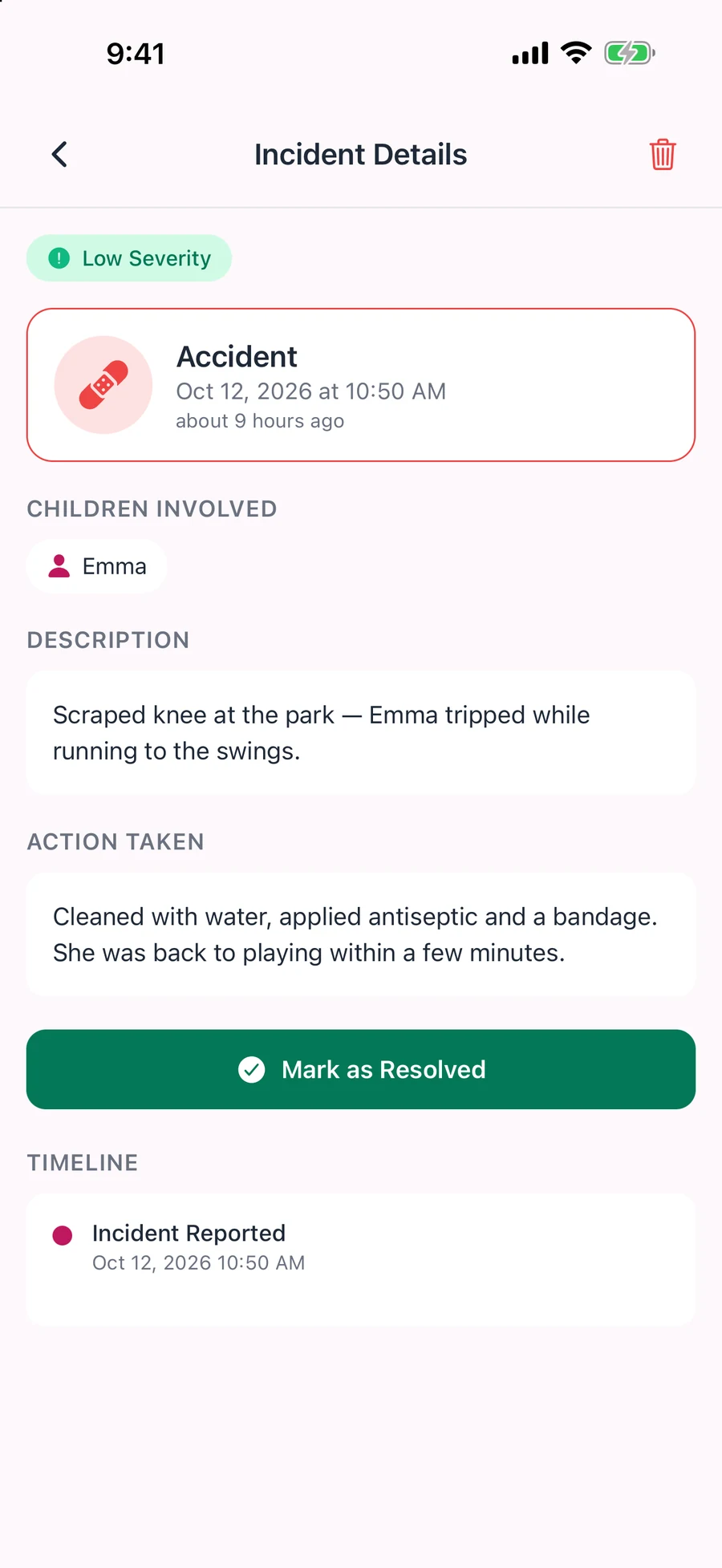 A low-severity incident report in NannyLog for a scraped knee, with the action taken